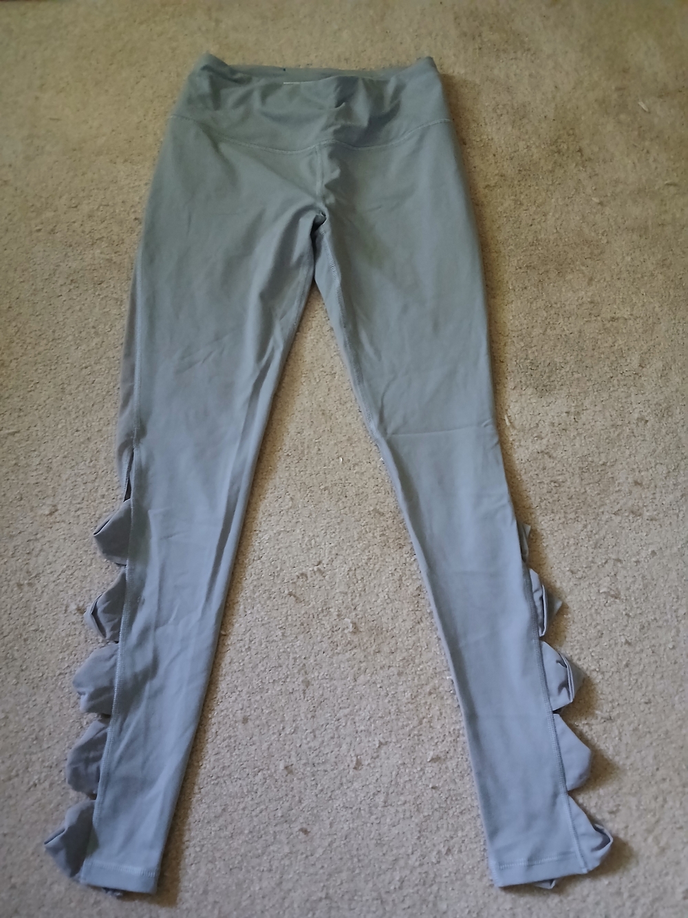 Victorias Secret Sport  Knockout Leggins Small, Silver